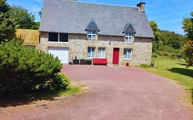 Maison En Pierre Au Milieu Du Bocage